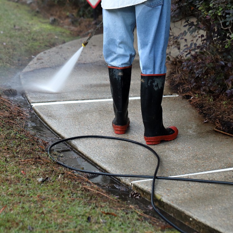Pressure washing services in Los Angeles, CA