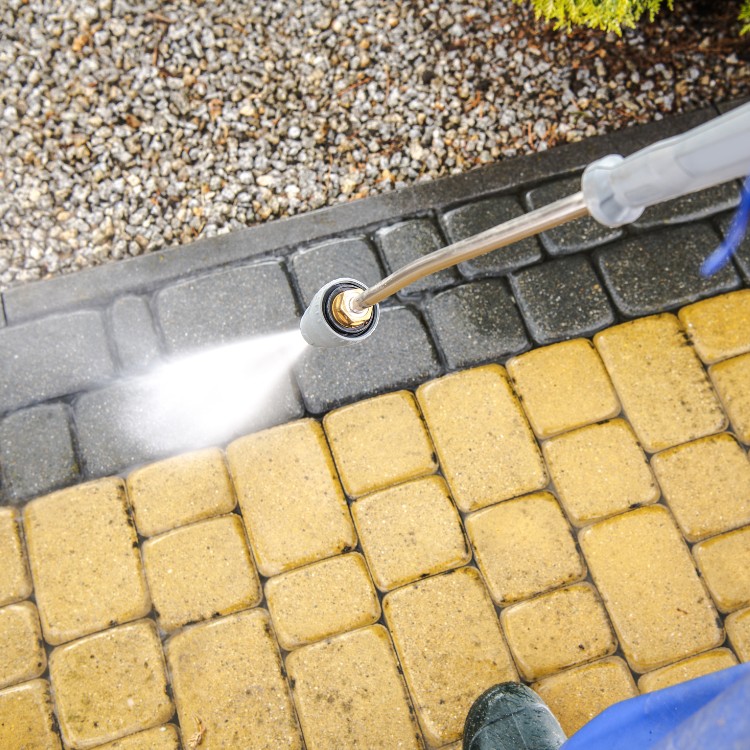 Pressure washing services in Los Angeles, CA